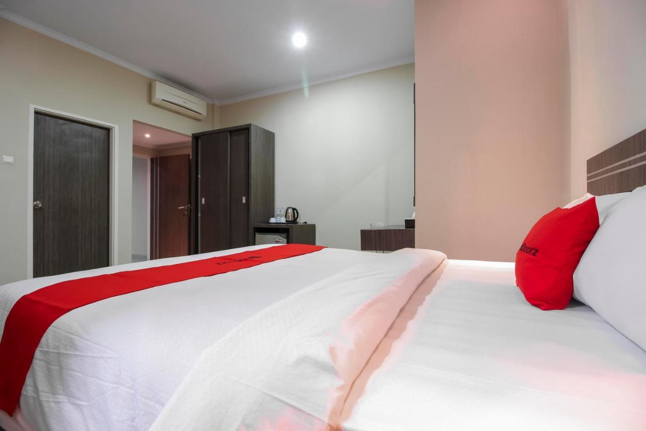 เรดดอร์ซ พลัส ชาเรียะห์ แอต จาลัน ศรีวิจายา เมดัน Hotel เมดาน ภายนอก รูปภาพ