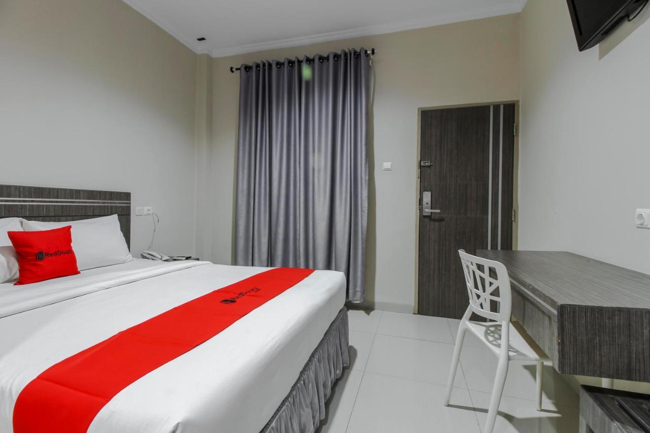เรดดอร์ซ พลัส ชาเรียะห์ แอต จาลัน ศรีวิจายา เมดัน Hotel เมดาน ภายนอก รูปภาพ