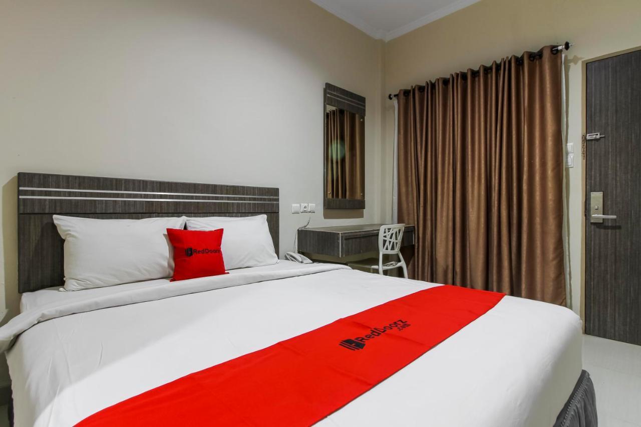 เรดดอร์ซ พลัส ชาเรียะห์ แอต จาลัน ศรีวิจายา เมดัน Hotel เมดาน ภายนอก รูปภาพ