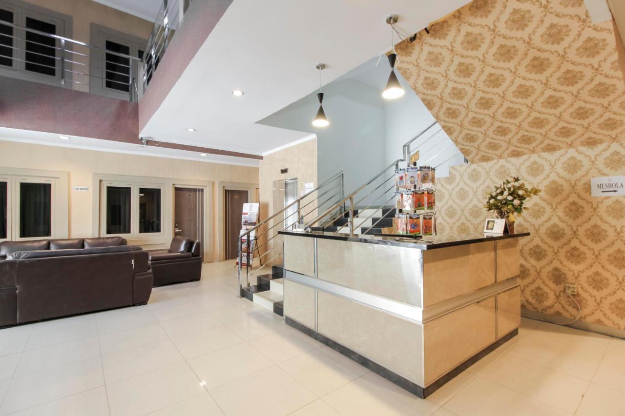 เรดดอร์ซ พลัส ชาเรียะห์ แอต จาลัน ศรีวิจายา เมดัน Hotel เมดาน ภายนอก รูปภาพ