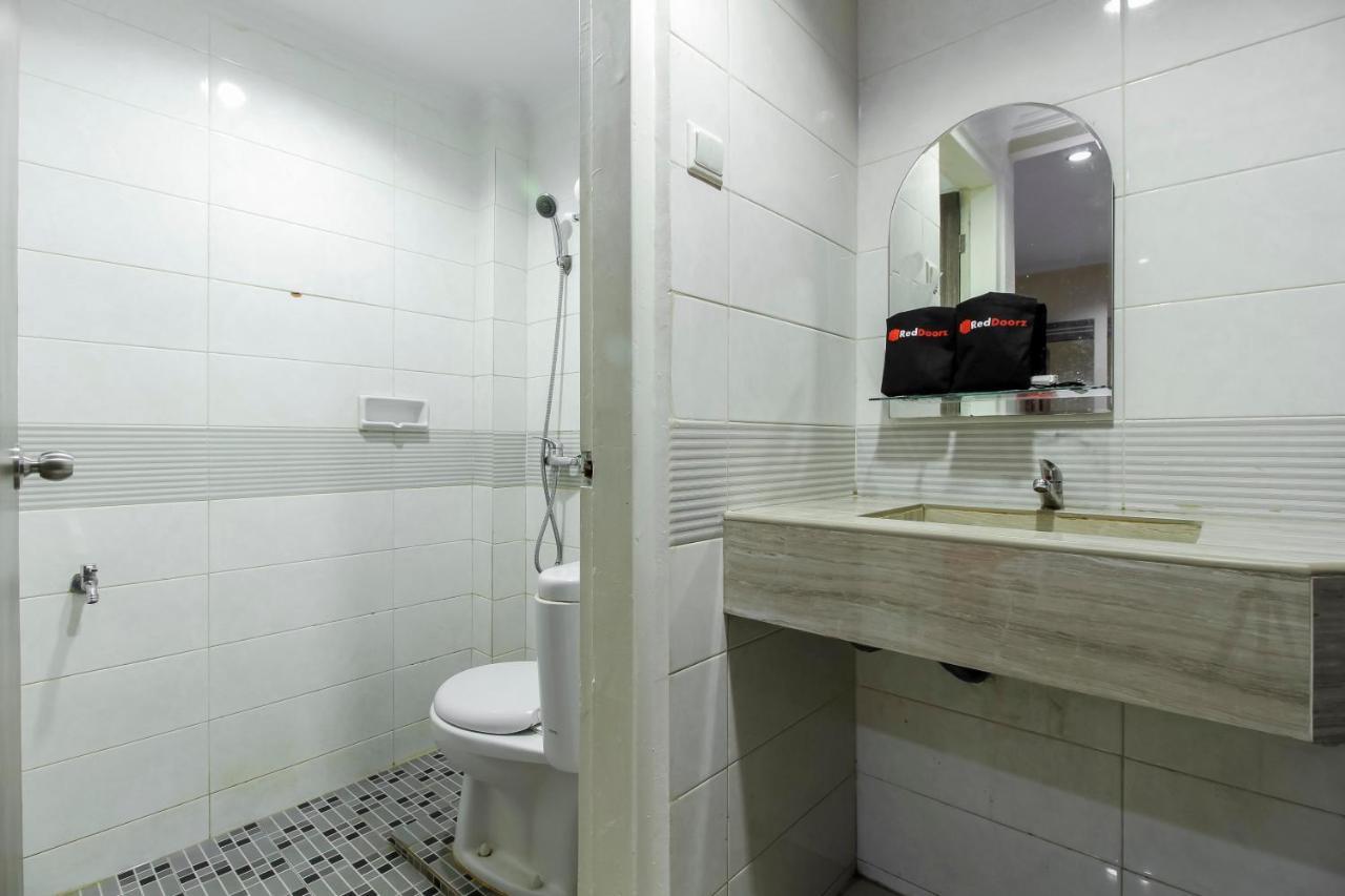 เรดดอร์ซ พลัส ชาเรียะห์ แอต จาลัน ศรีวิจายา เมดัน Hotel เมดาน ภายนอก รูปภาพ