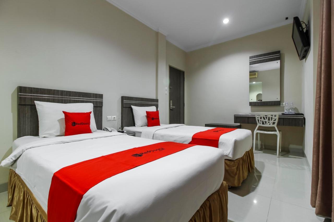 เรดดอร์ซ พลัส ชาเรียะห์ แอต จาลัน ศรีวิจายา เมดัน Hotel เมดาน ภายนอก รูปภาพ