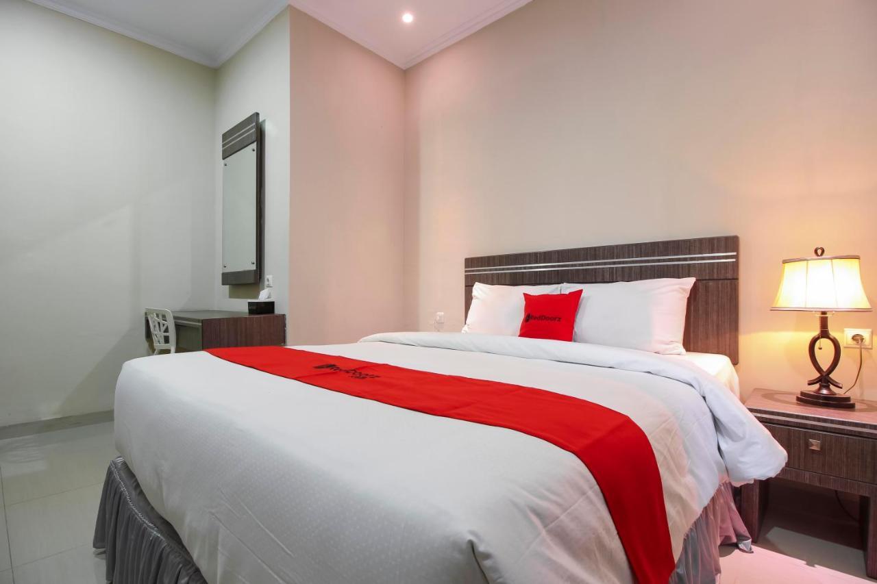 เรดดอร์ซ พลัส ชาเรียะห์ แอต จาลัน ศรีวิจายา เมดัน Hotel เมดาน ภายนอก รูปภาพ