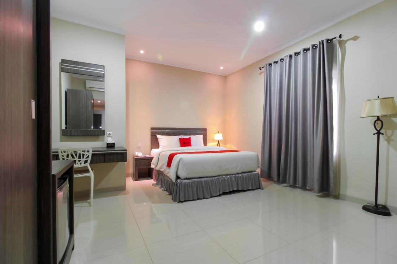 เรดดอร์ซ พลัส ชาเรียะห์ แอต จาลัน ศรีวิจายา เมดัน Hotel เมดาน ภายนอก รูปภาพ